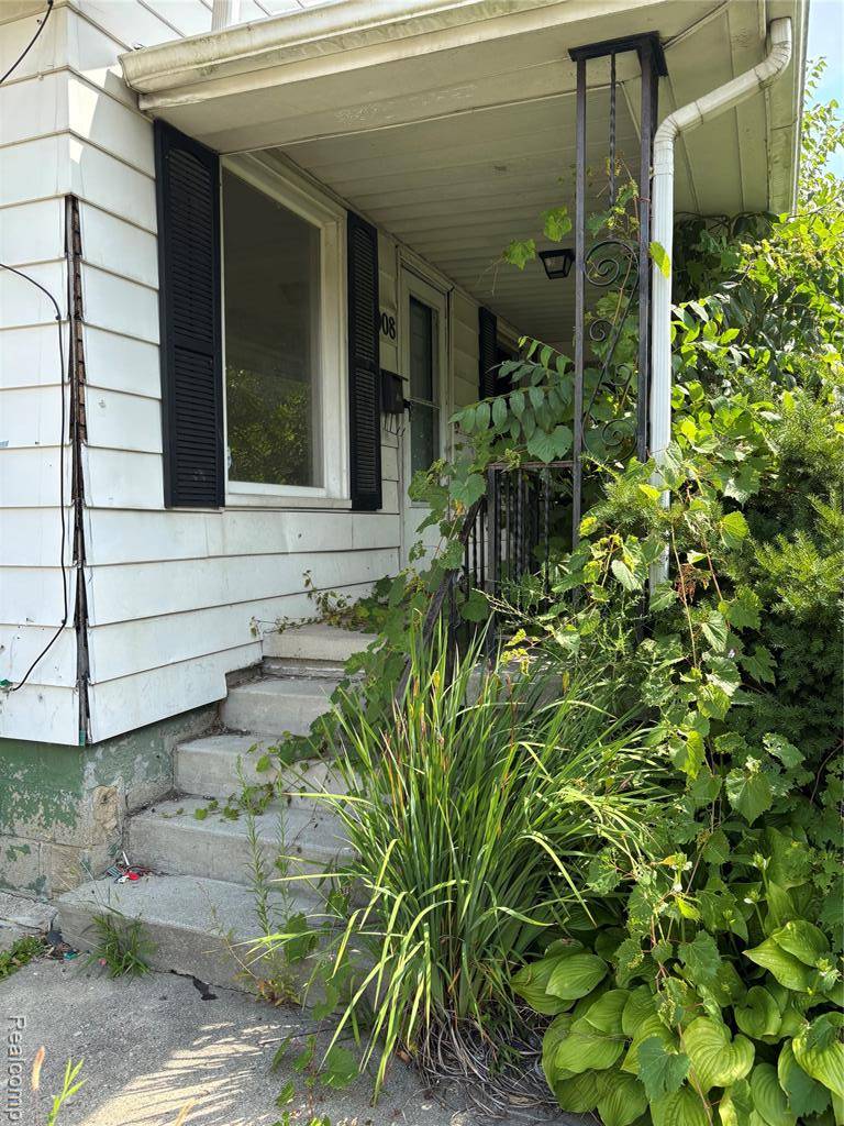 Flint, MI 48507,908 Barrie Avenue
