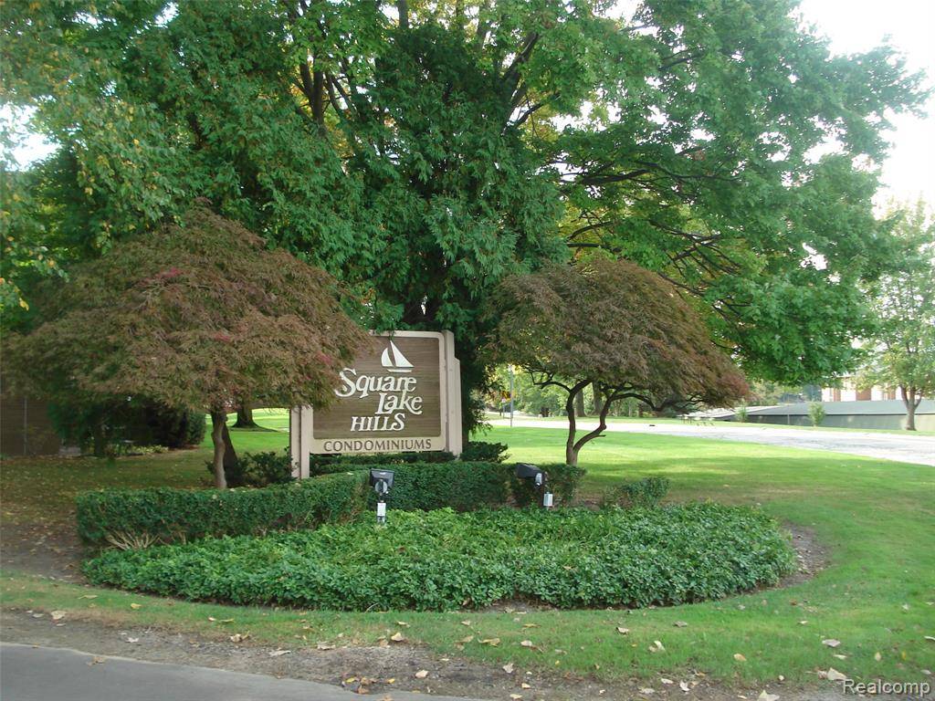 Bloomfield Hills, MI 48302,1989 Klingensmith Road 41