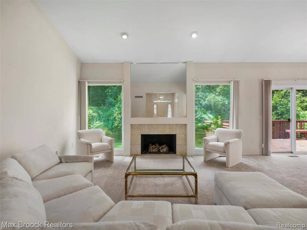 Farmington Hills, MI 48331,29421 Woodfield Court