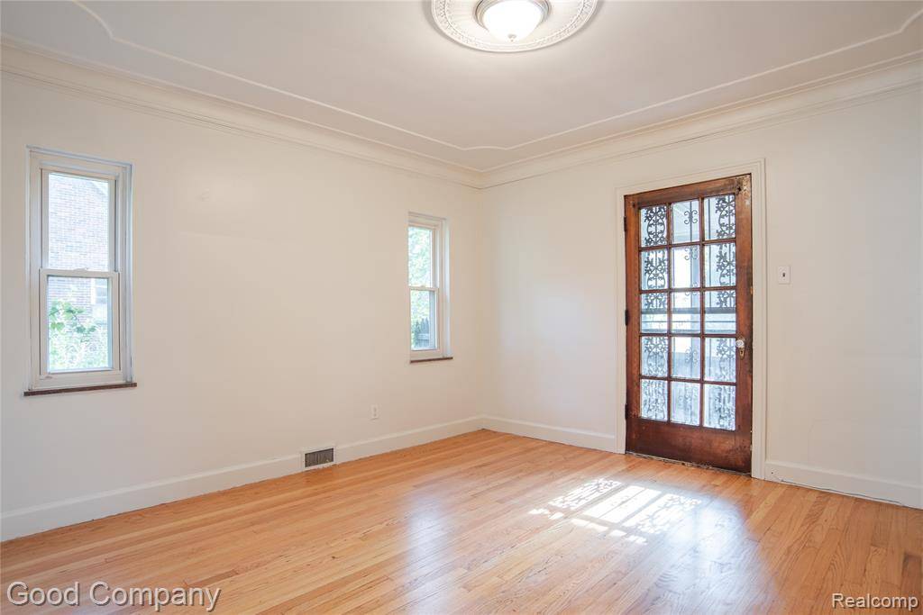Detroit, MI 48221,17325 Santa Barbara Drive