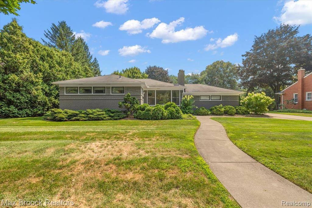 Bloomfield Hills, MI 48301,155 S Glengarry Road