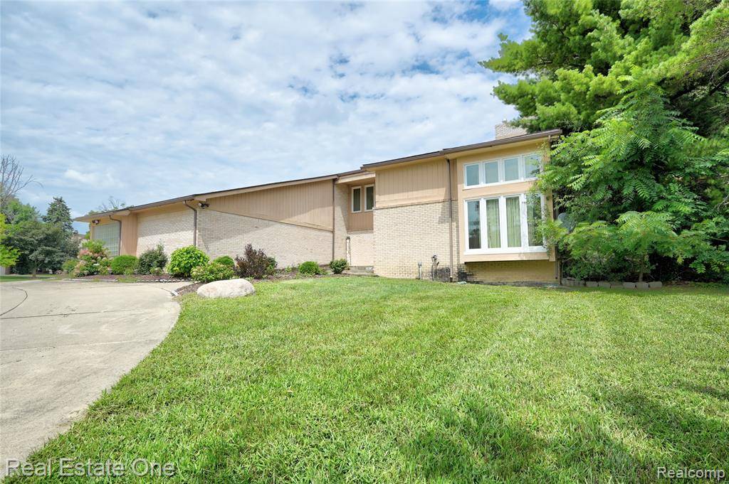 West Bloomfield Twp, MI 48322,6040 Fairbrook Drive