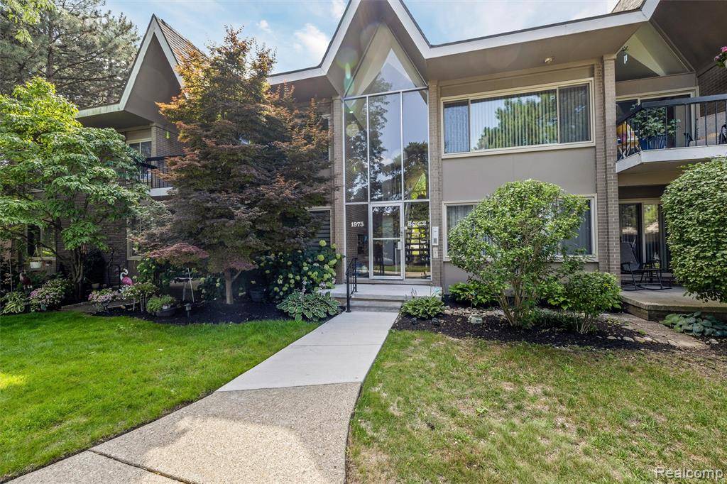 Bloomfield Hills, MI 48302,1975 Klingensmith Road 25
