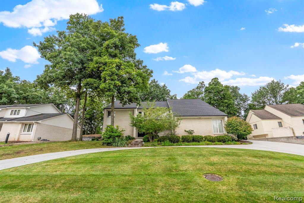 West Bloomfield Twp, MI 48323,5322 Pond Bluff Drive
