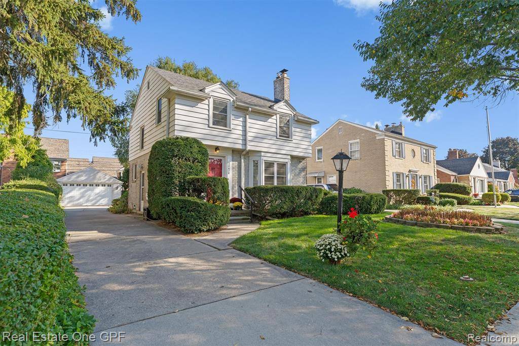 Grosse Pointe Woods, MI 48236,20670 Vernier Circle