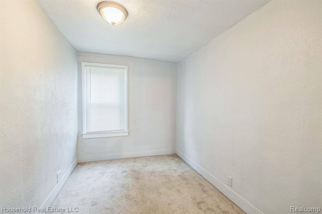 Southfield, MI 48033,20759 Seminole Street