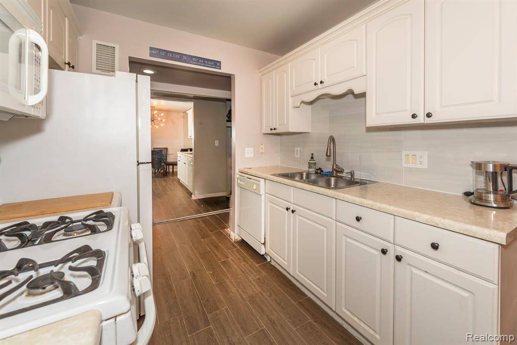 Ypsilanti Twp, MI 48197,9601 Bayview Drive 102