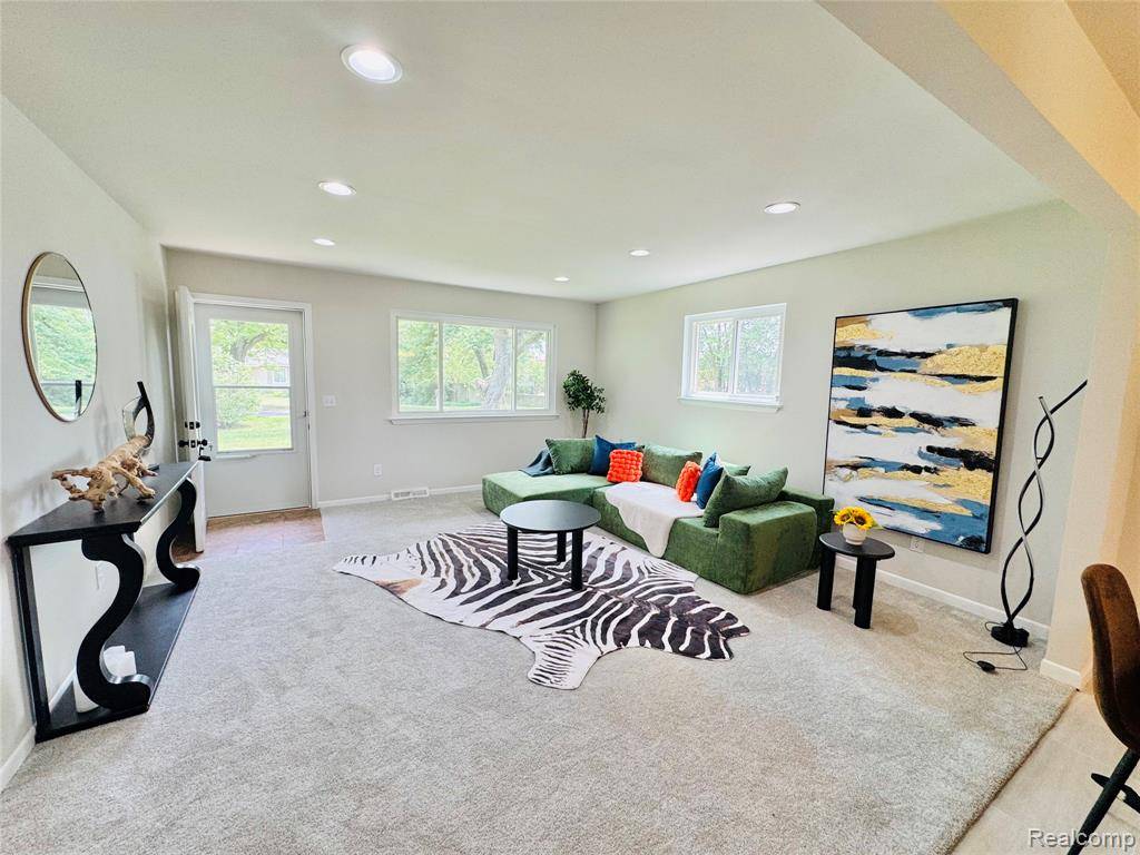 Waterford Twp, MI 48328,4880 Forest Avenue