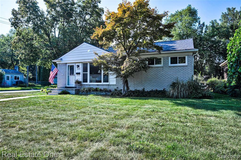 Royal Oak, MI 48073,1203 Hickory Avenue