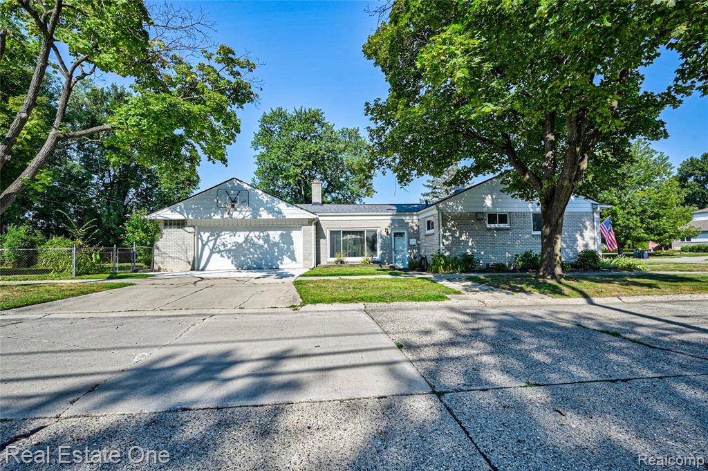 Royal Oak, MI 48073,1203 Hickory Avenue