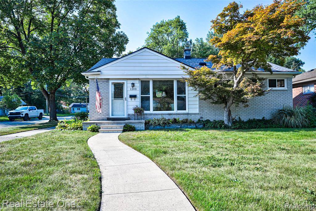 Royal Oak, MI 48073,1203 Hickory Avenue