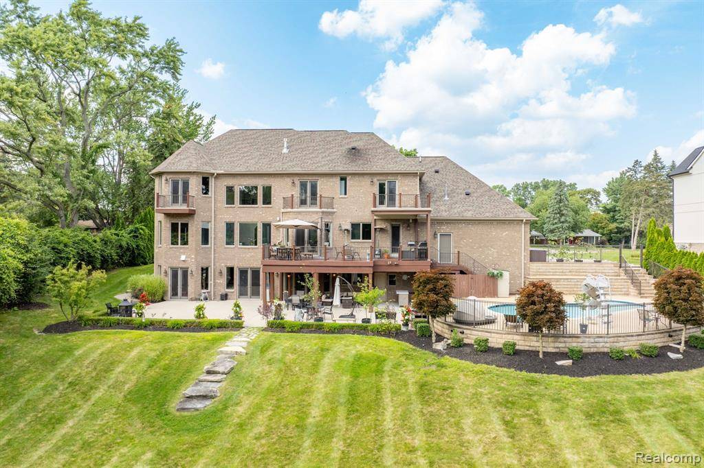 Bloomfield Hills, MI 48302,1015 Joanne Court
