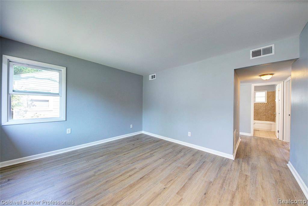 Pontiac, MI 48340,110 W Tennyson Avenue