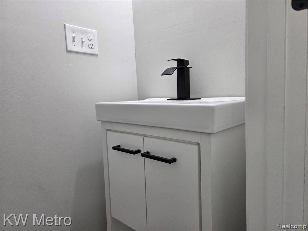 Hazel Park, MI 48030,1116 E HAYES Avenue