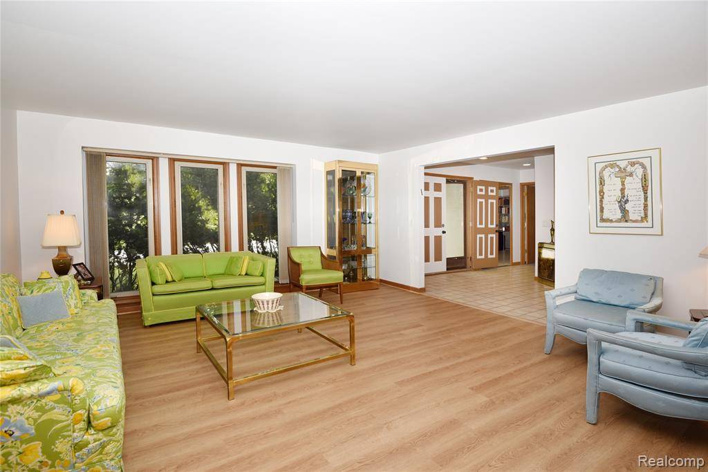 Farmington Hills, MI 48331,31130 Squire Lane