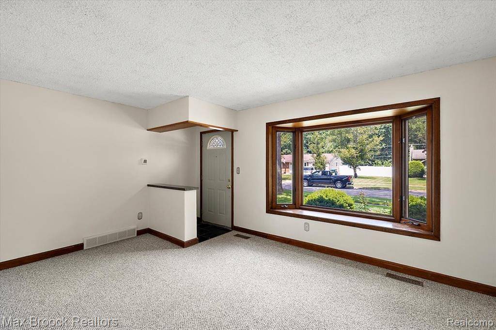 Commerce Twp, MI 48382,8741 Buffalo Drive