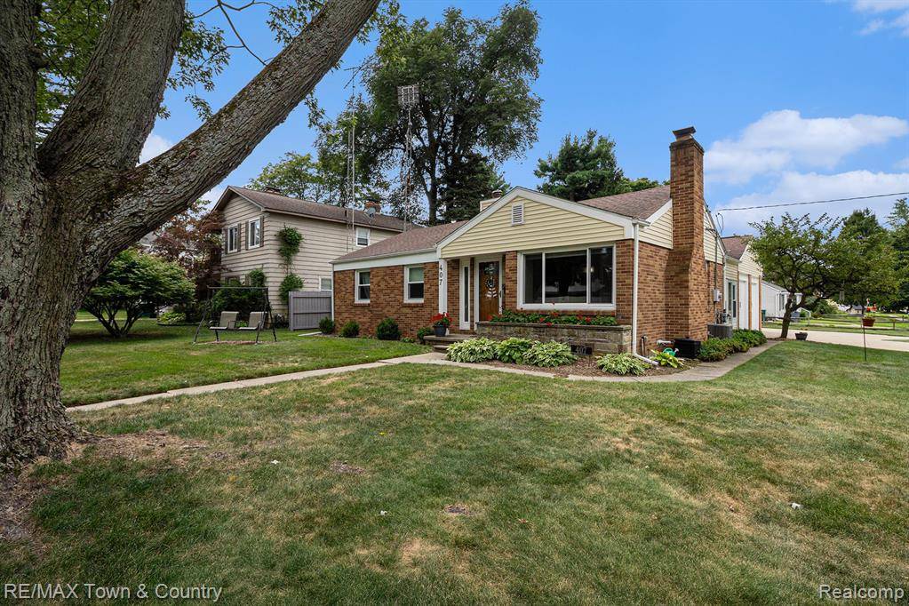 Flushing, MI 48433,407 N McKinley Road