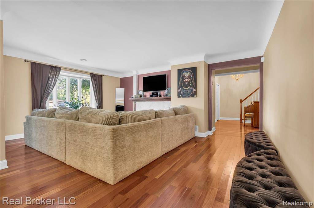 Farmington Hills, MI 48336,28251 Wildwood Trail