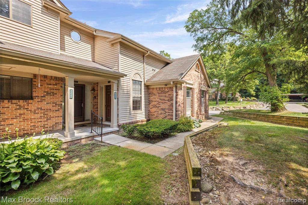 Farmington Hills, MI 48331,29664 Pine Ridge Circle