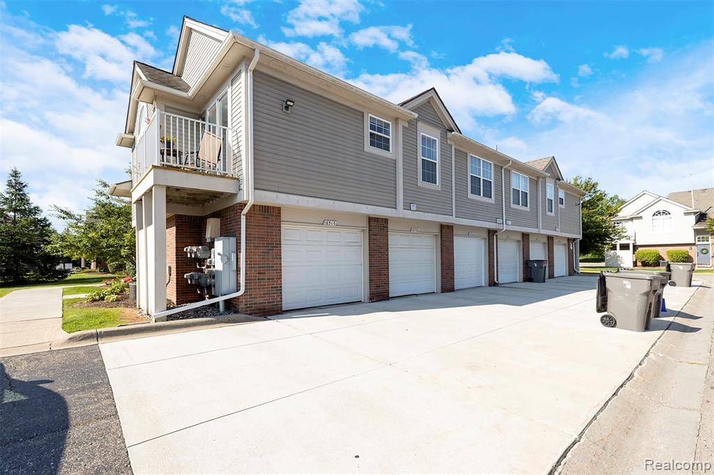 Clinton Twp, MI 48038,16510 Glenpointe Drive