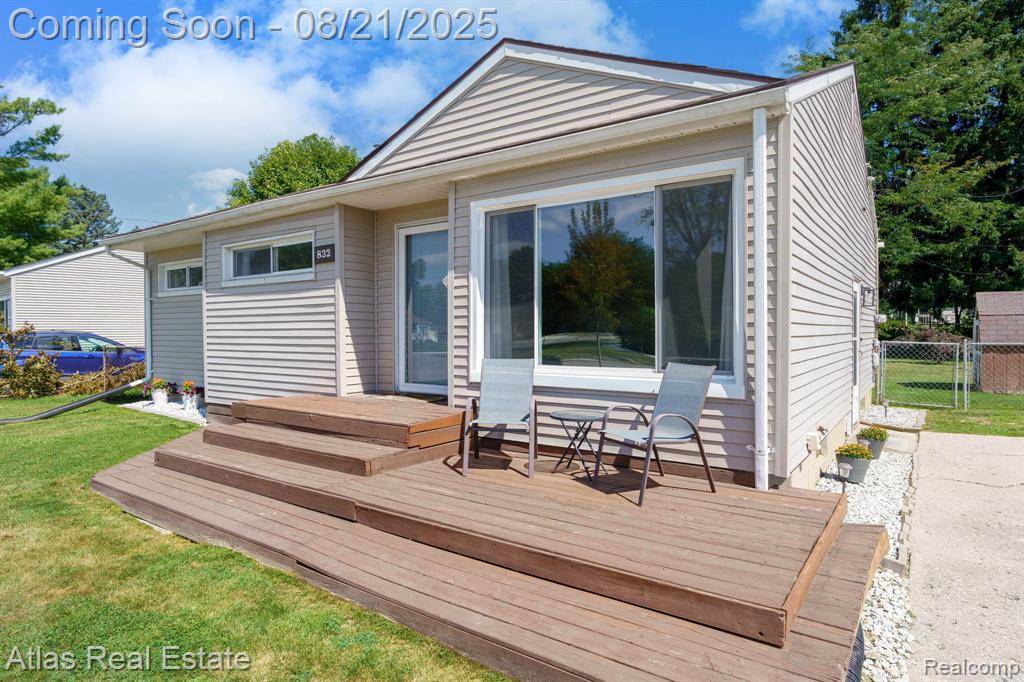 Fenton, MI 48430,832 Southwood Drive