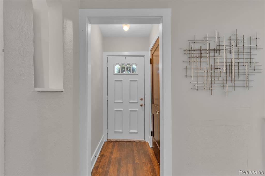 St. Clair Shores, MI 48080,21612 Harper Lake Avenue