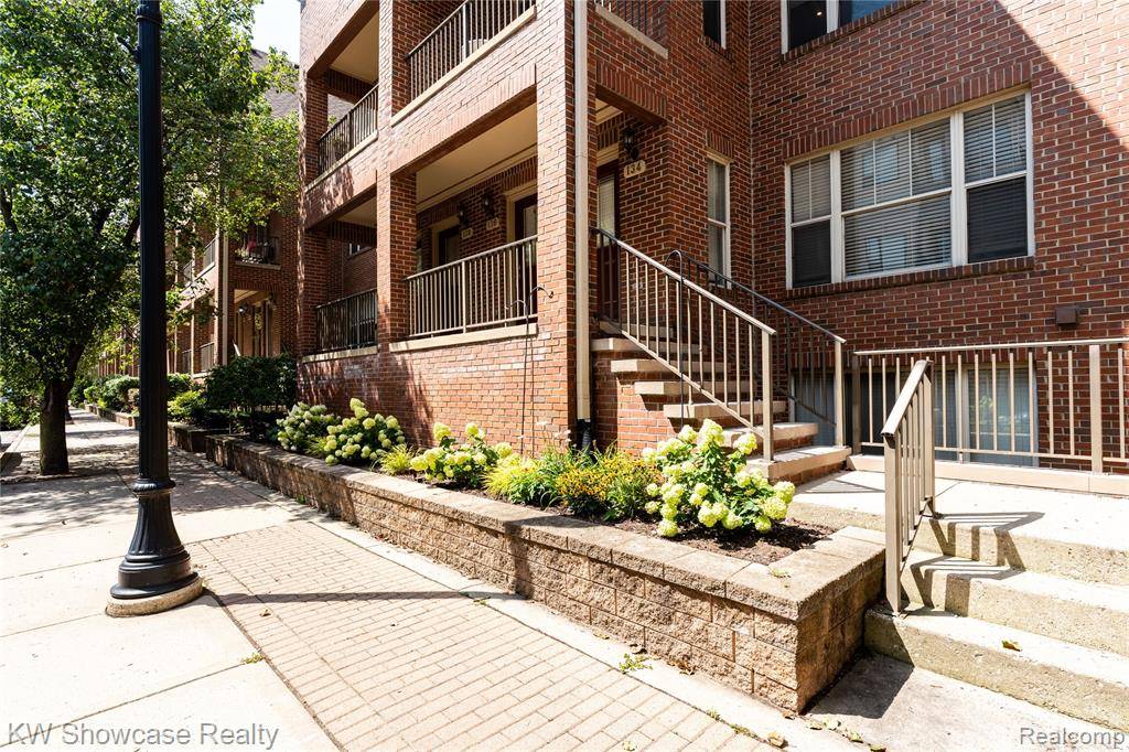 Royal Oak, MI 48067,138 Tiffany Lane