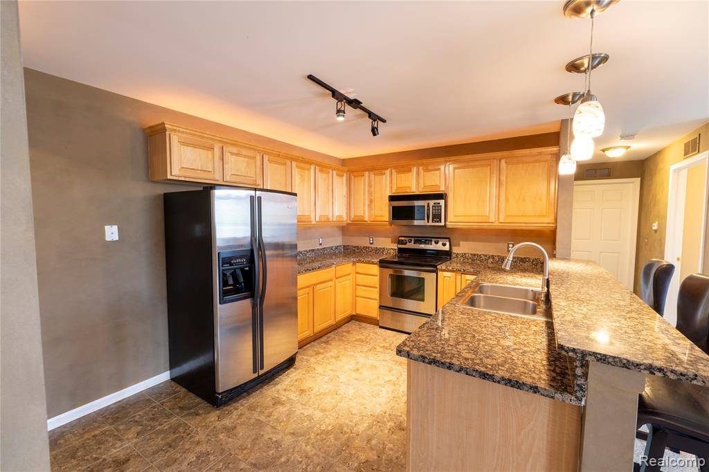 Sterling Heights, MI 48314,5674 Acorn Lane