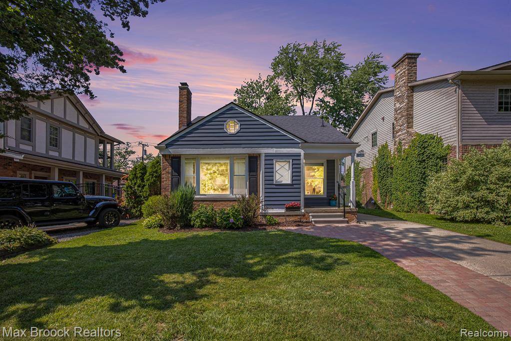 Huntington Woods, MI 48070,13146 ELGIN Avenue