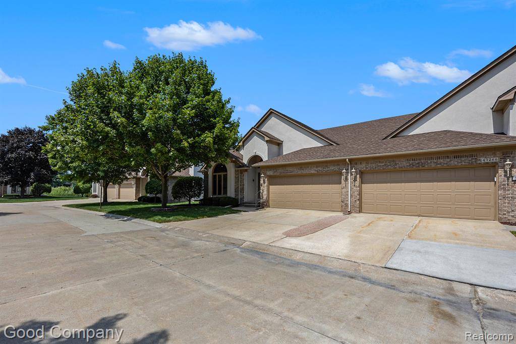 Macomb Twp, MI 48042,47284 Hunters Chase Drive