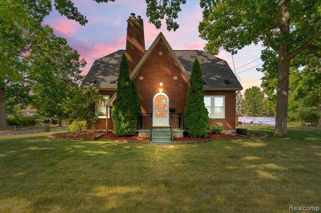 Fenton, MI 48430,601 1st Street