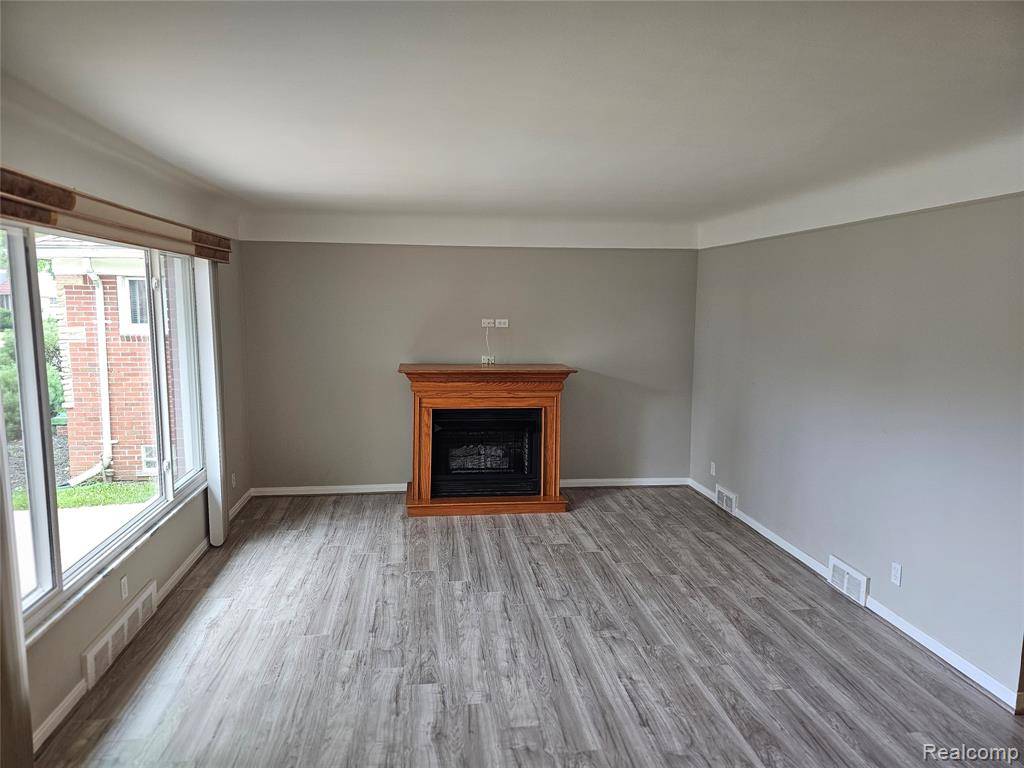 Oak Park, MI 48237,23091 SUSSEX Street