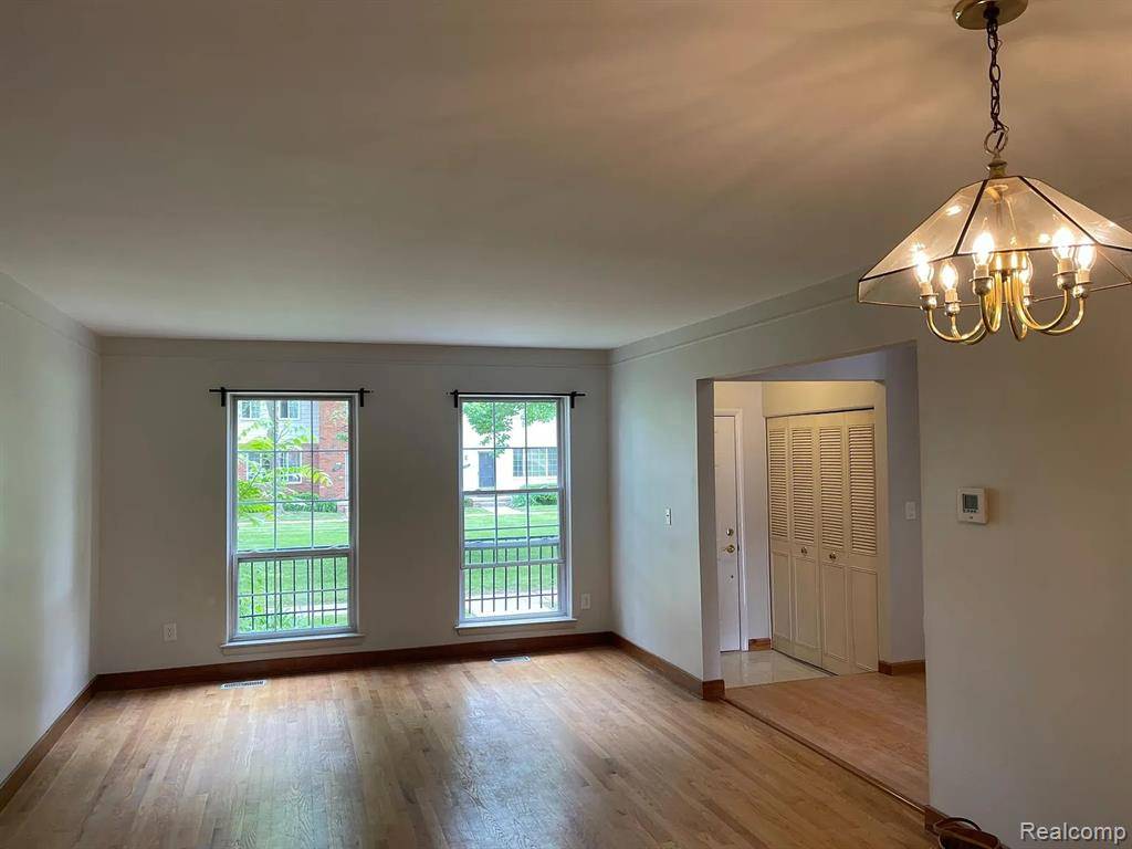 Bloomfield Hills, MI 48304,471 Fox Hills Drive N