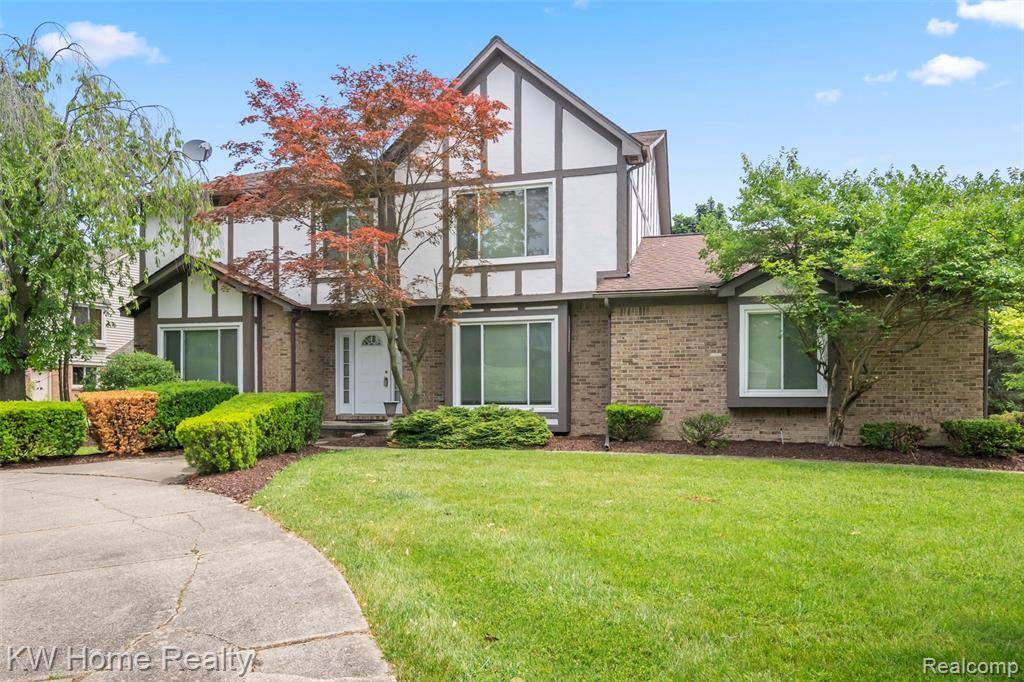 Farmington Hills, MI 48335,22276 SHEFFIELD Court