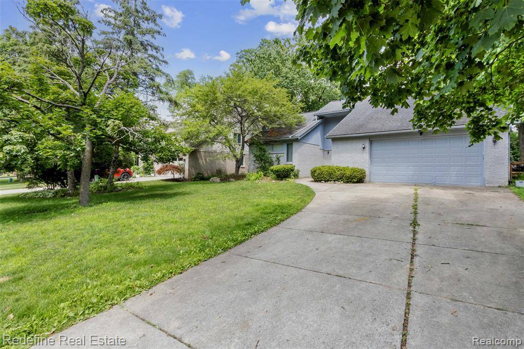 West Bloomfield Twp, MI 48324,3195 Green Oaks Drive