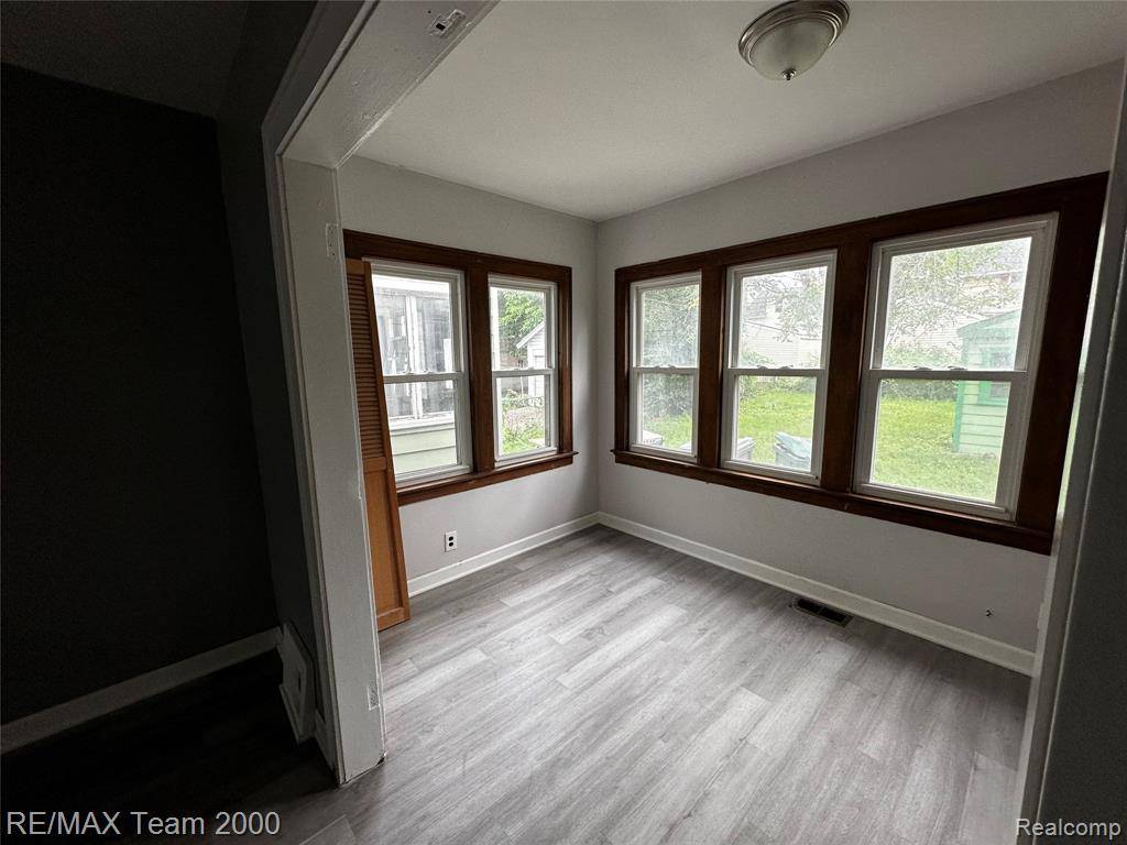 Dearborn, MI 48124,21546 Tenny Street