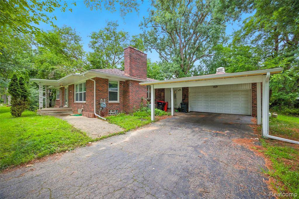 Southfield, MI 48075,19910 Albany Avenue