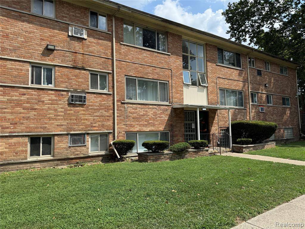 Detroit, MI 48219,17272 Bentler Street