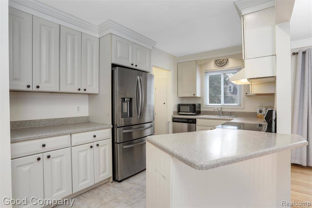 Royal Oak, MI 48073,1802 Brookwood Avenue