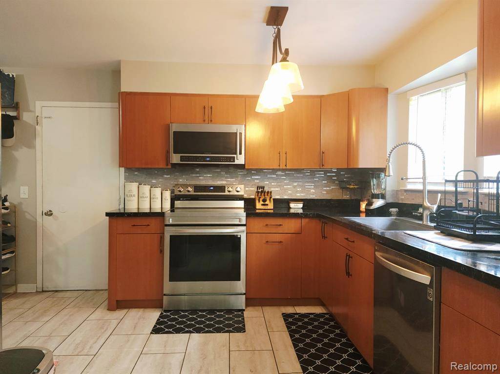 West Bloomfield Twp, MI 48324,1811 Henbert Road