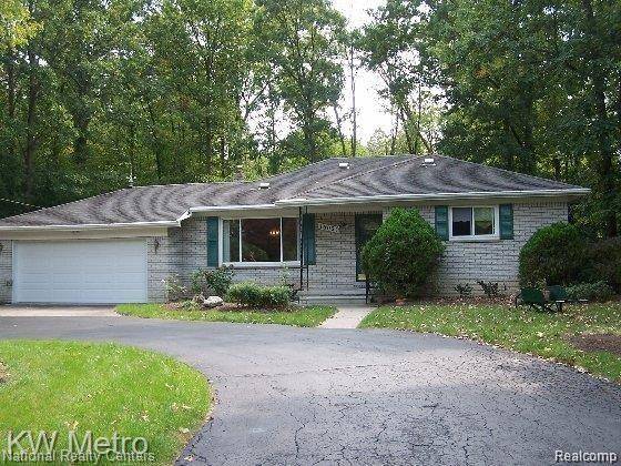 Southfield, MI 48076,16021 Meadowood Avenue SW
