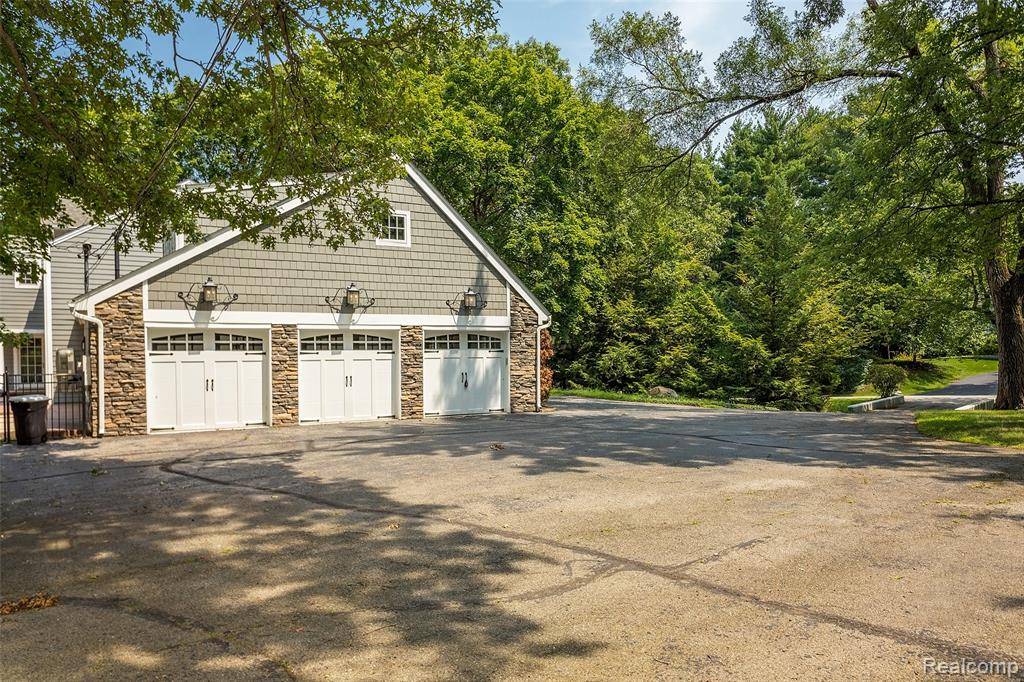 Franklin Vlg, MI 48025,31265 WOODSIDE Drive