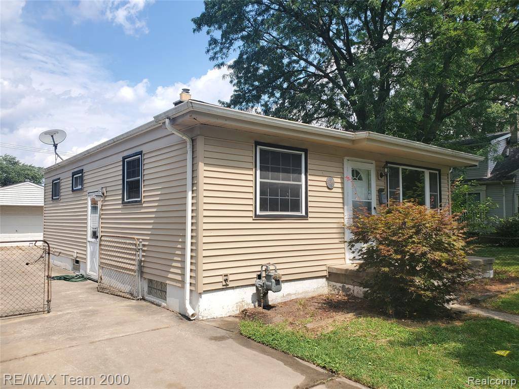 Dearborn Heights, MI 48125,18346 POWERS Avenue