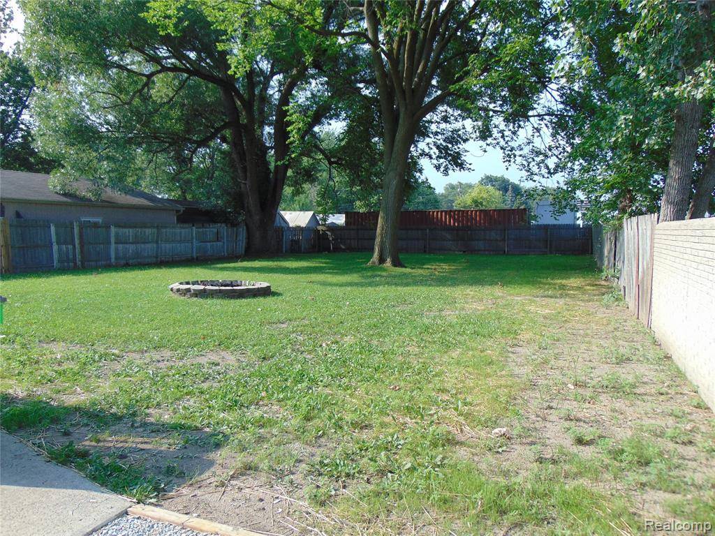 Roseville, MI 48066,20551 Fenton Street