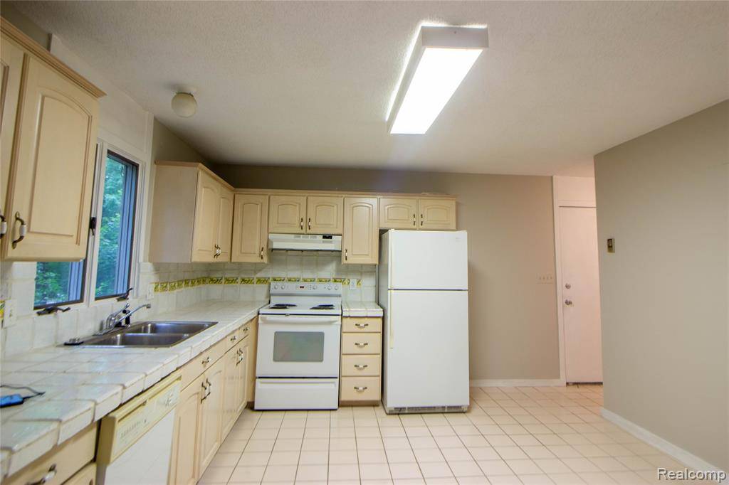 West Bloomfield Twp, MI 48324,6726 Red Cedar Lane