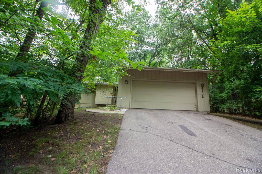 West Bloomfield Twp, MI 48324,6726 Red Cedar Lane