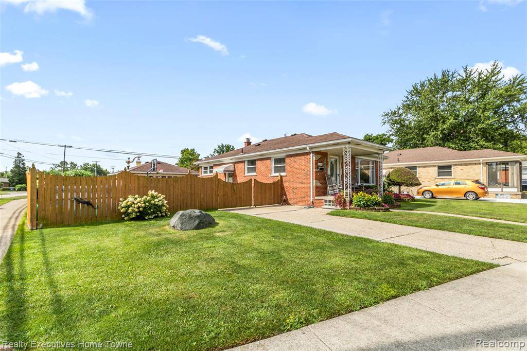 St. Clair Shores, MI 48080,22136 Trombly Street