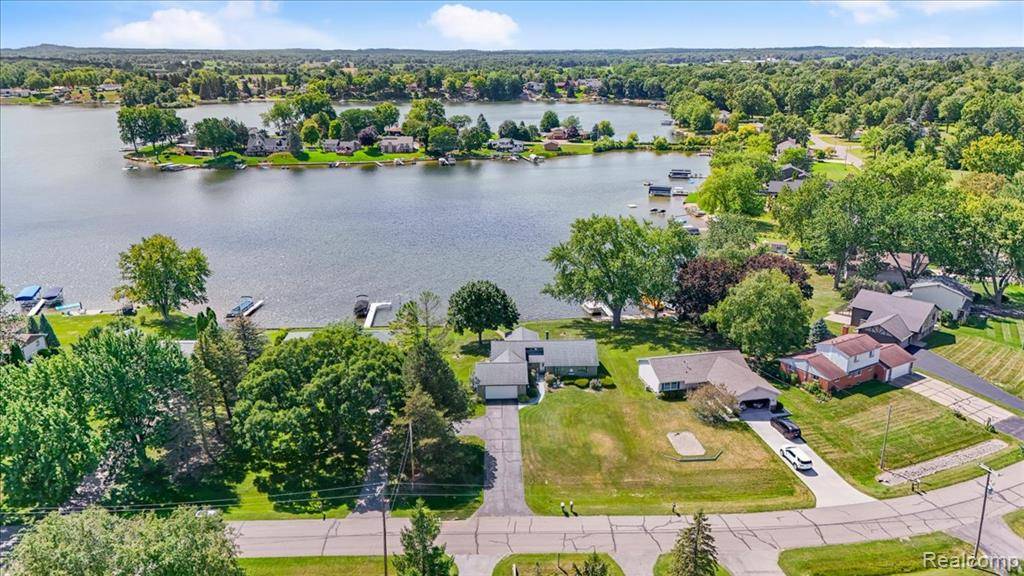 Goodrich Vlg, MI 48438,10370 Dar Lane