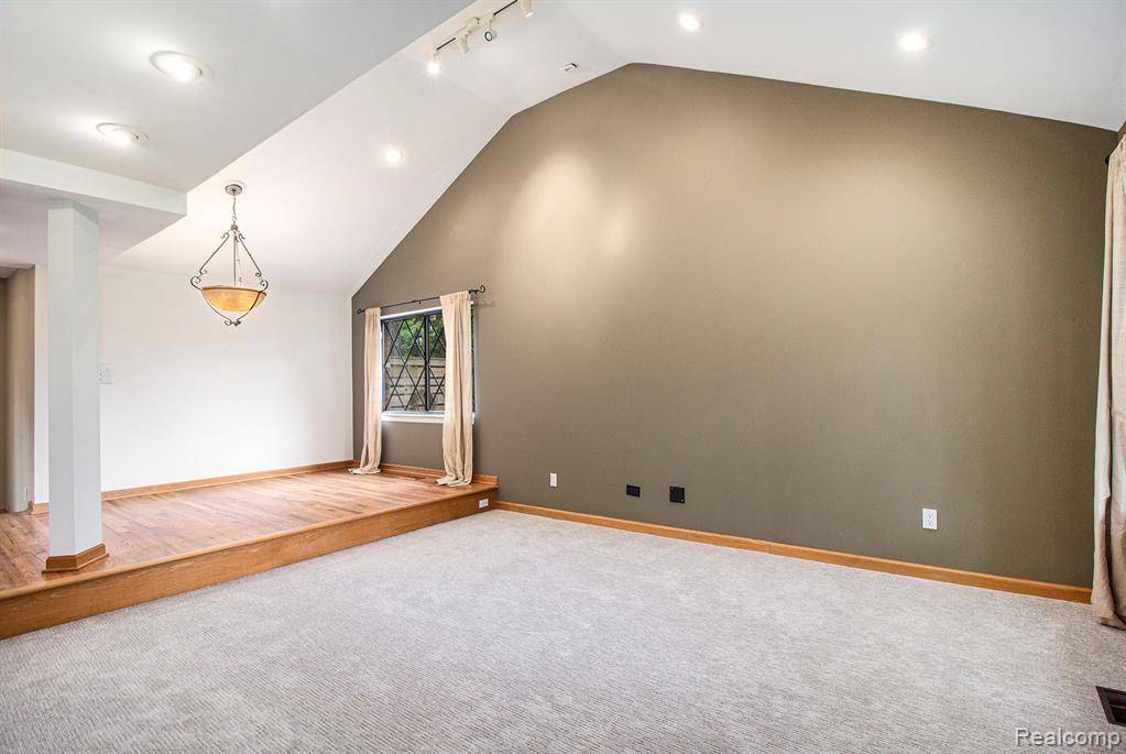 Farmington Hills, MI 48334,28555 Balmoral Way