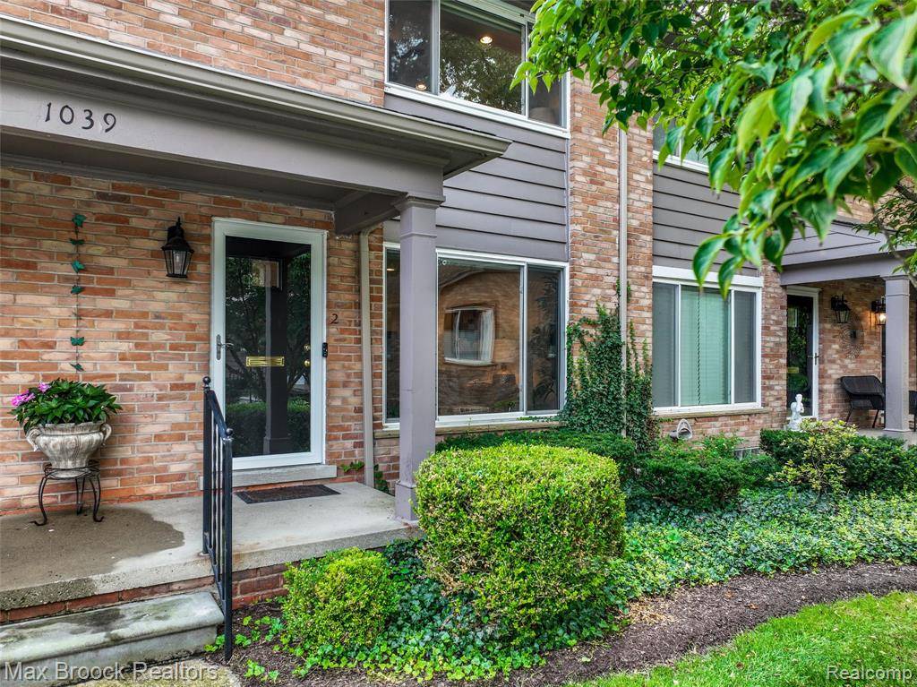 Birmingham, MI 48009,1039 N Old Woodward Avenue 2